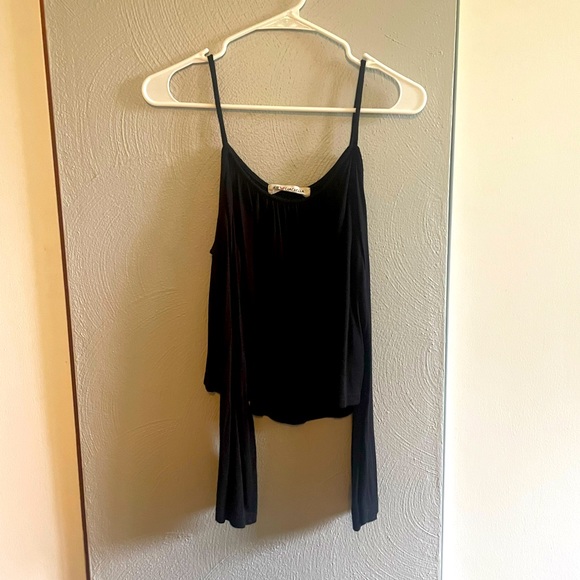 Black cropped cold shoulder - Picture 1 of 1